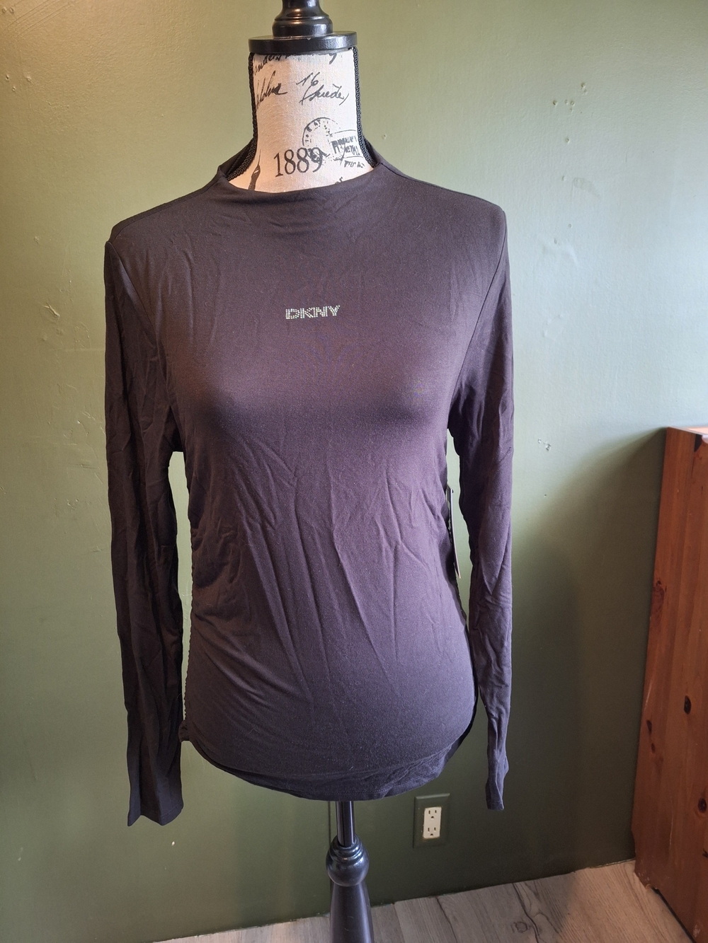 DKNY Women's Long Sleeve Crewneck Top in Charcoal